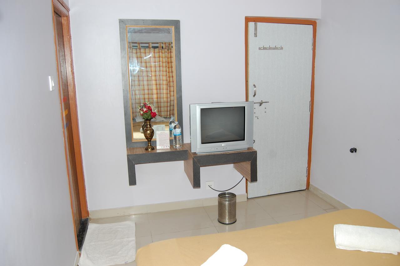 Hotel Utsav Sirdi Kültér fotó