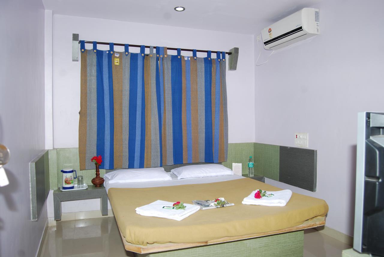 Hotel Utsav Sirdi Kültér fotó
