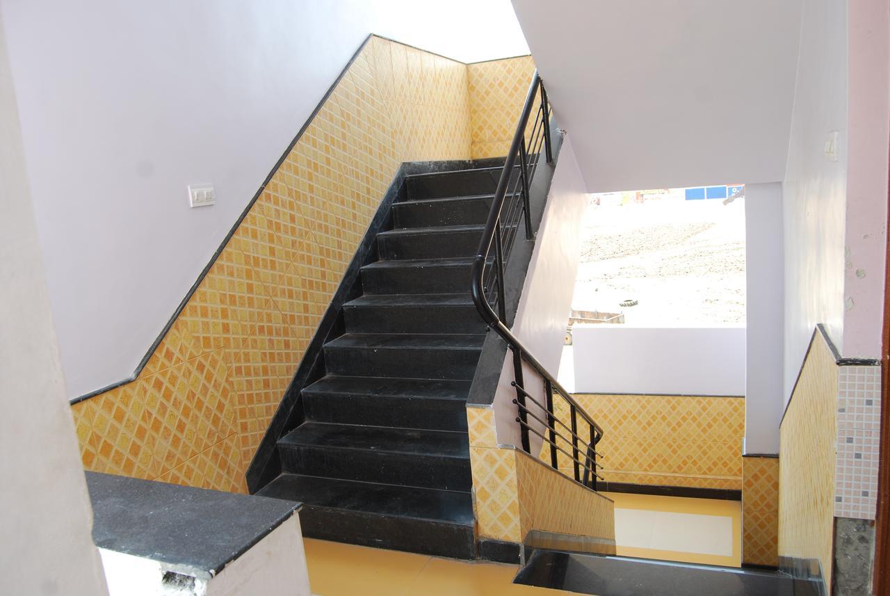 Hotel Utsav Sirdi Kültér fotó