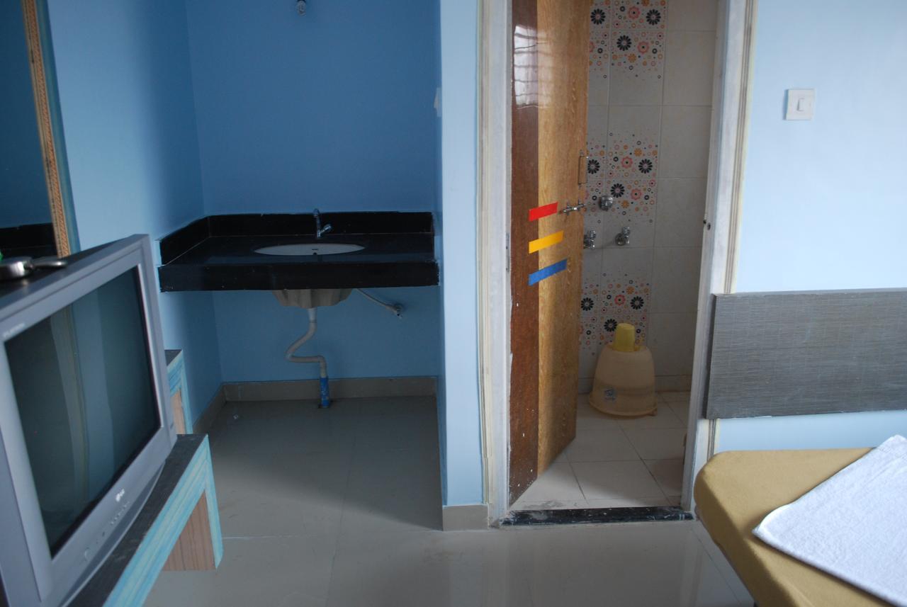 Hotel Utsav Sirdi Kültér fotó