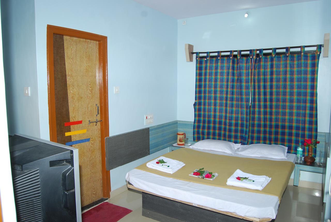 Hotel Utsav Sirdi Kültér fotó