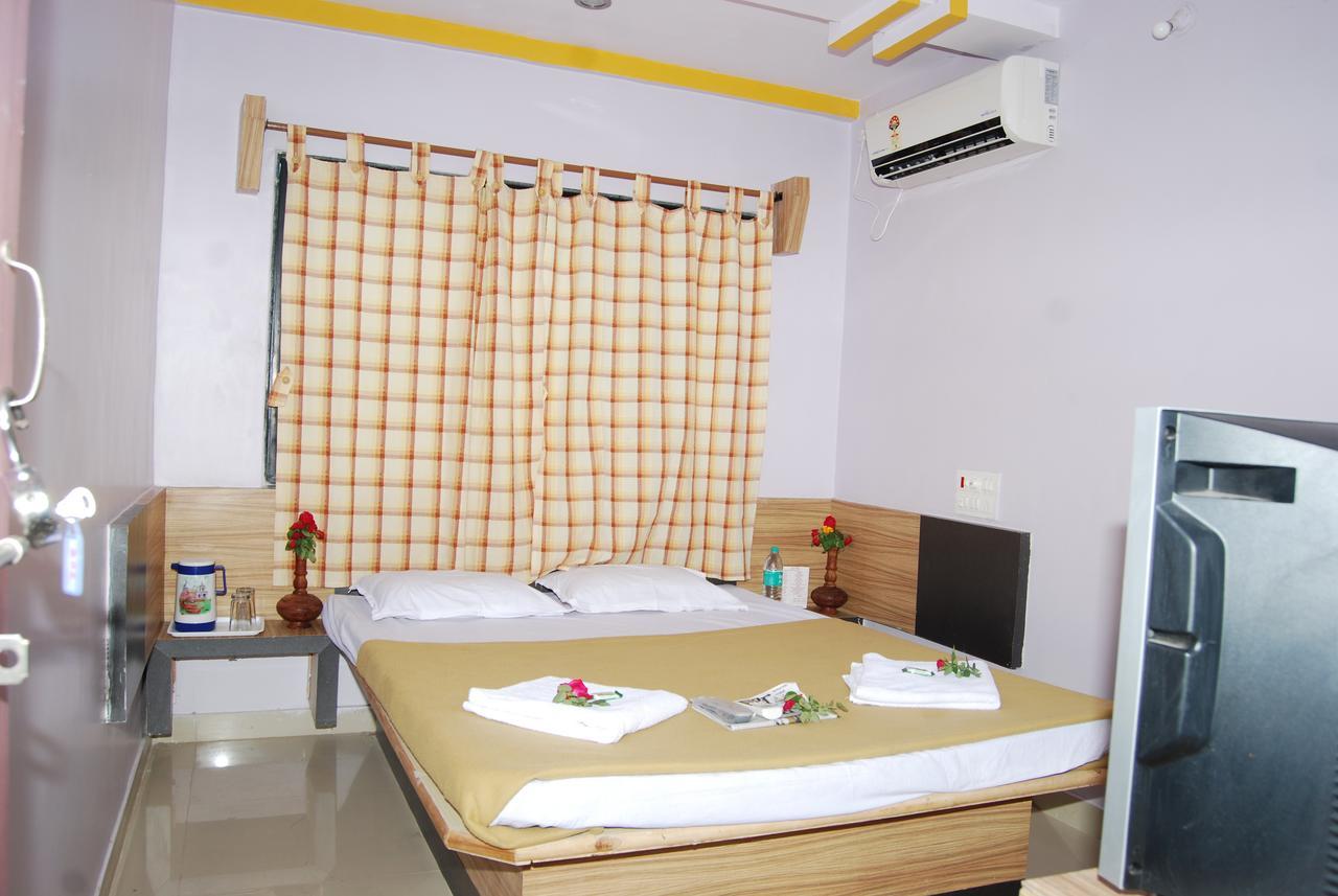 Hotel Utsav Sirdi Kültér fotó